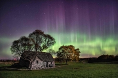 Visit-Experience-Northern-Lights-over-Culloden