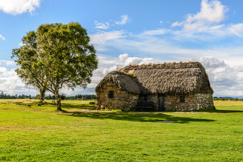 A traditional Scottish thatched roof house on Culloden Battlefield