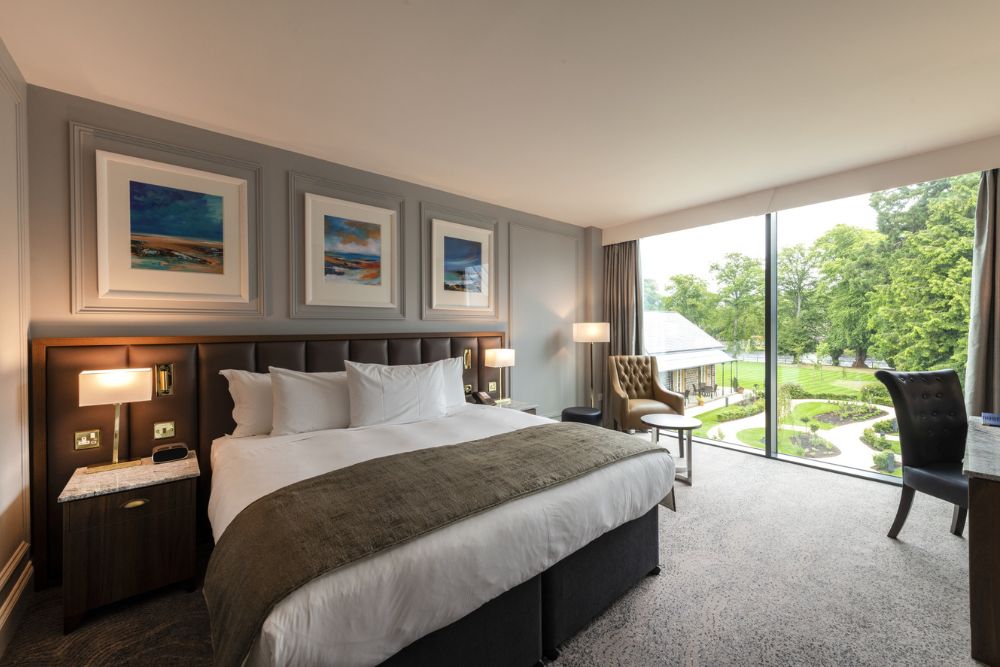 Luxury 5 star bedroom in Ness Walk Hotel