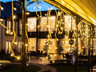 Christmas-Courtyard