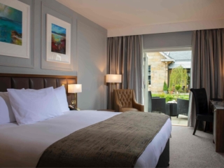 Ness-Walk-Bedrooms-King-Room-Cedar-with-private-patio