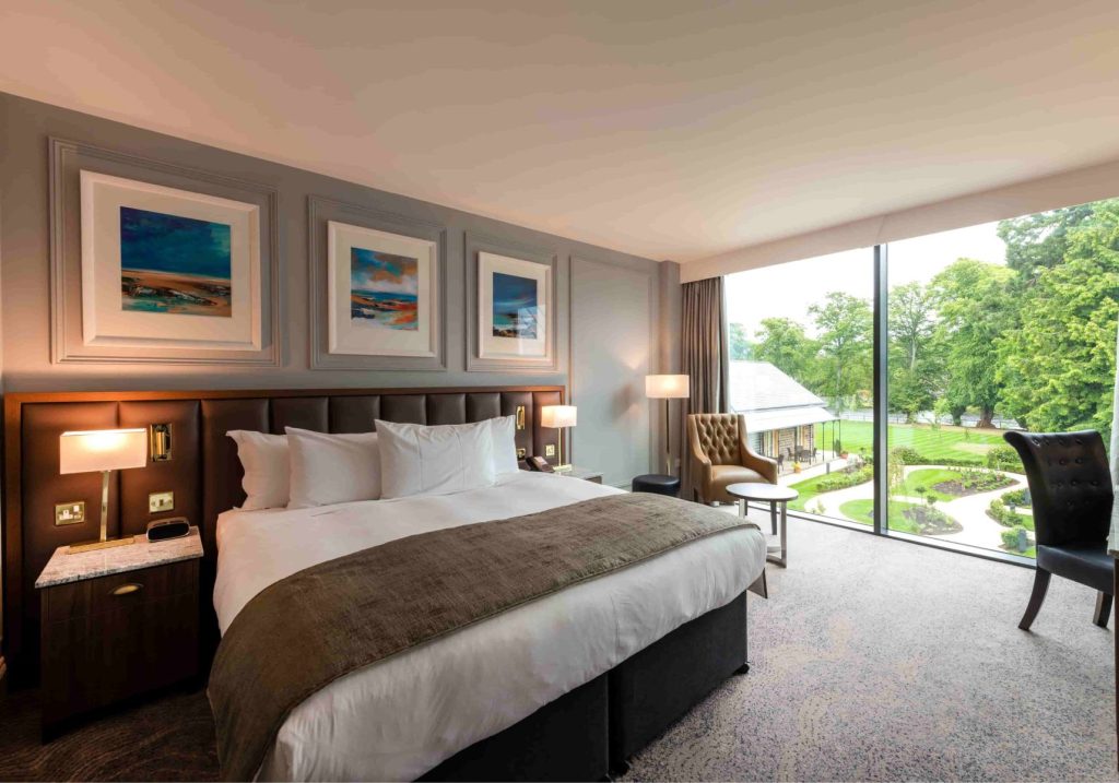 Ness-Walk-Bedrooms-Oak-King-Room-with-view-over-gardens
