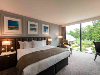 Ness-Walk-Bedrooms-Oak-King-Room-with-view-over-gardens