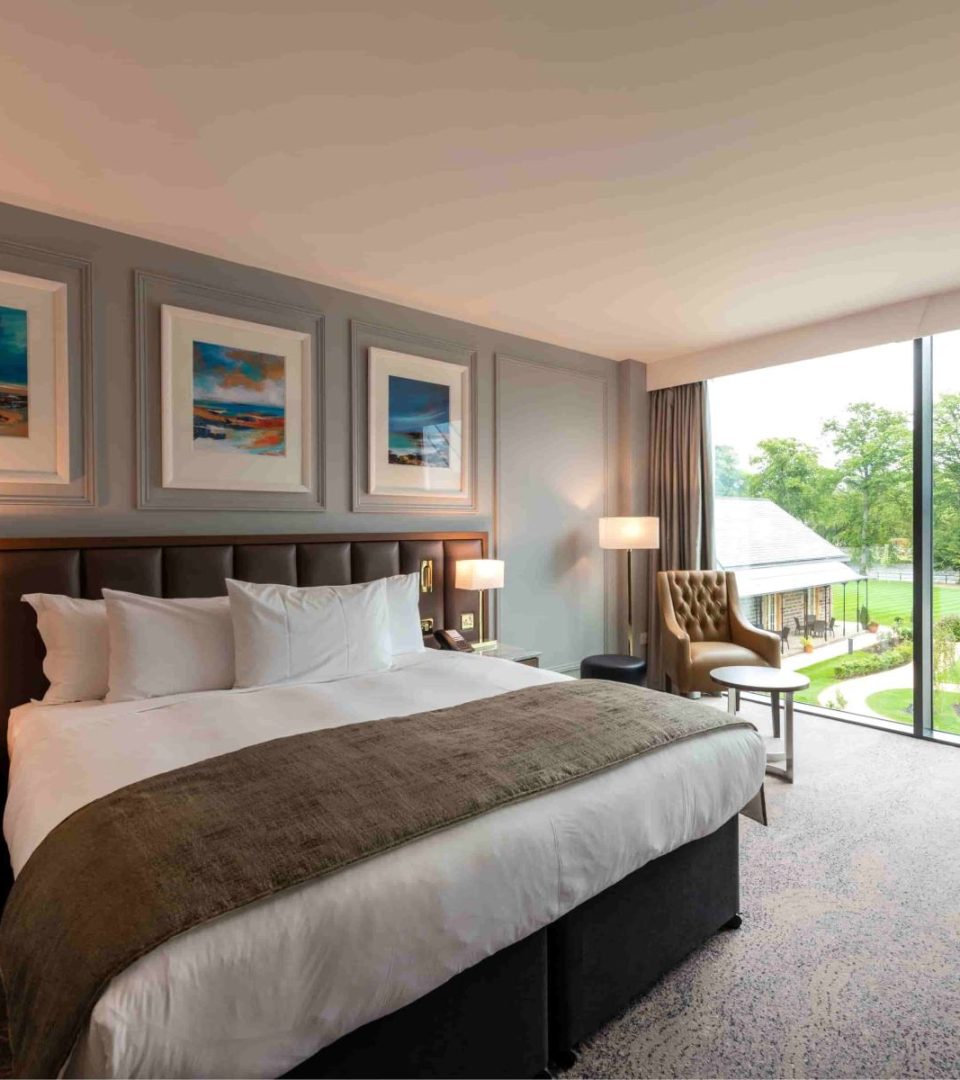 Ness-Walk-Bedrooms-Oak-King-Room-with-view-over-gardens