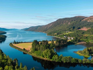 Visit-Experience-Discover-the-myths-of-Loch-Ness